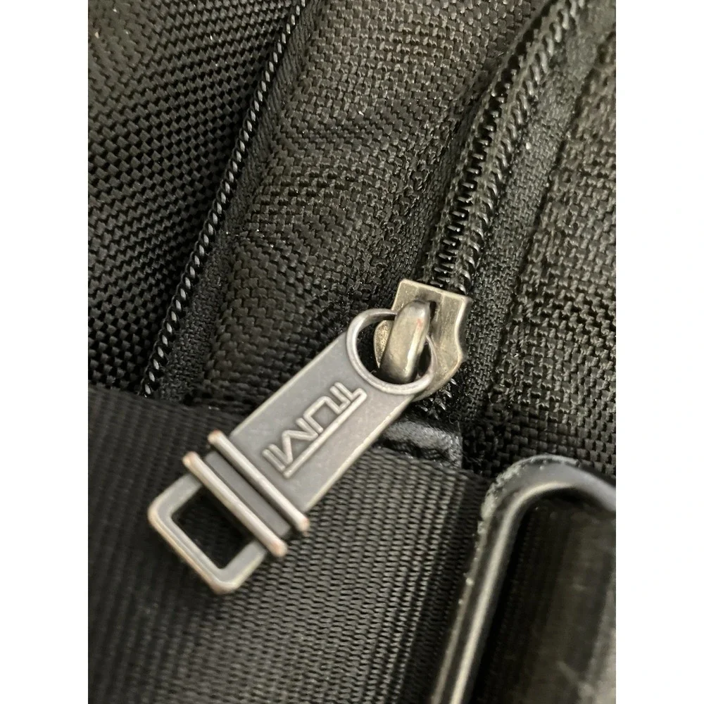 Tumi Yuma Slim Career Nylon Brief Case Laptop Bag Ballistic 16X12  22631DH Black
